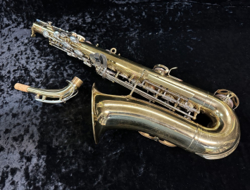 Photo Vintage Armstrong 3000 Alto Saxophone Original Lacquer and Nickel Keys, by Keilwerth Serial #2013